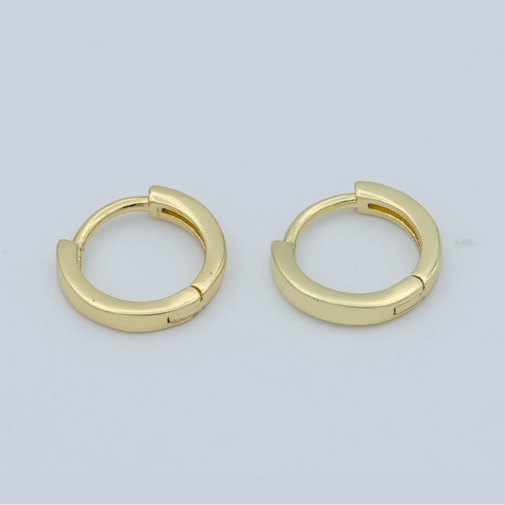 Gold minimalist huggie hoop earrings